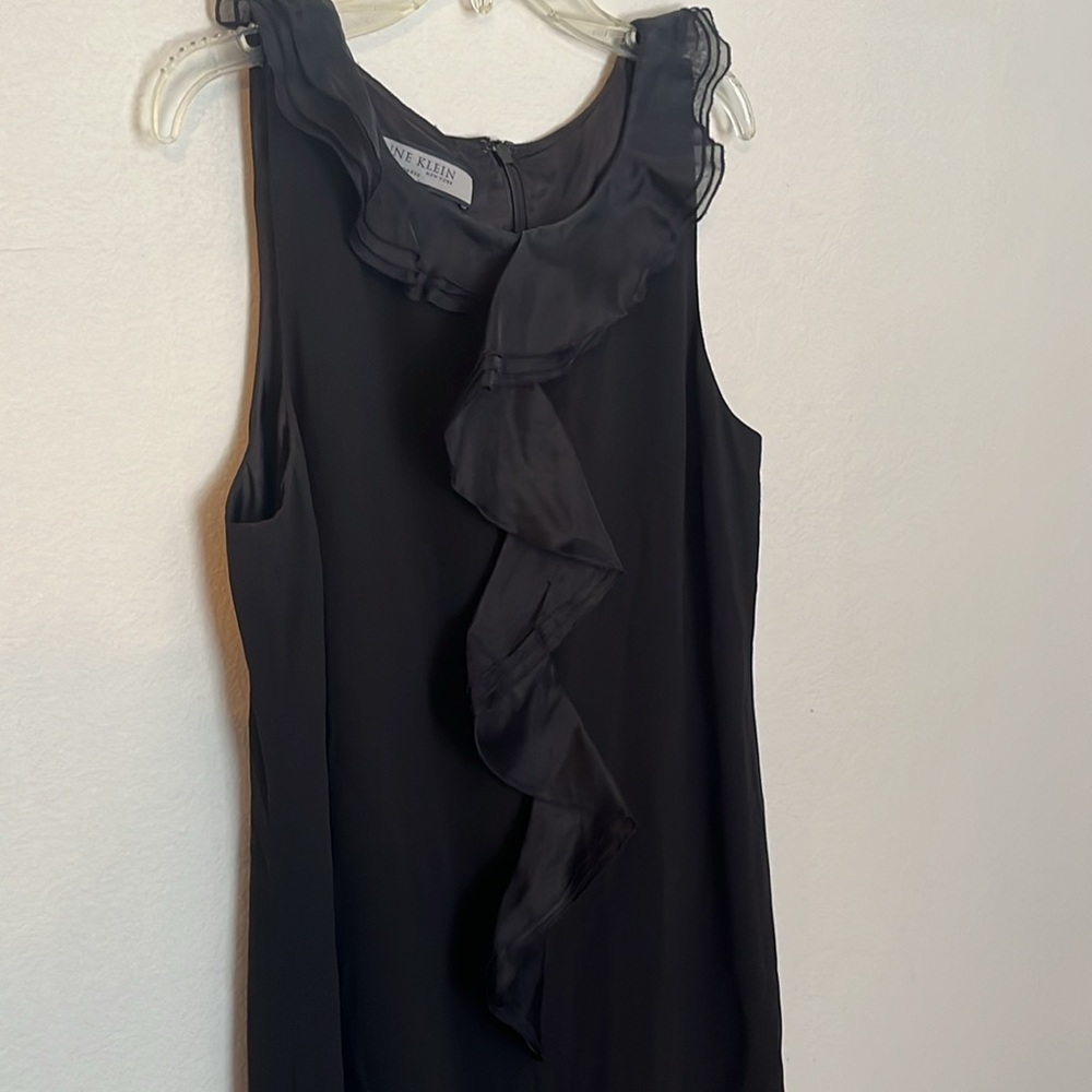 EUC 12 Anne Klein black sleeveless sheath dress with ruffle down the middle